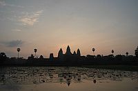 Wschod slonca nad Angkor Watem